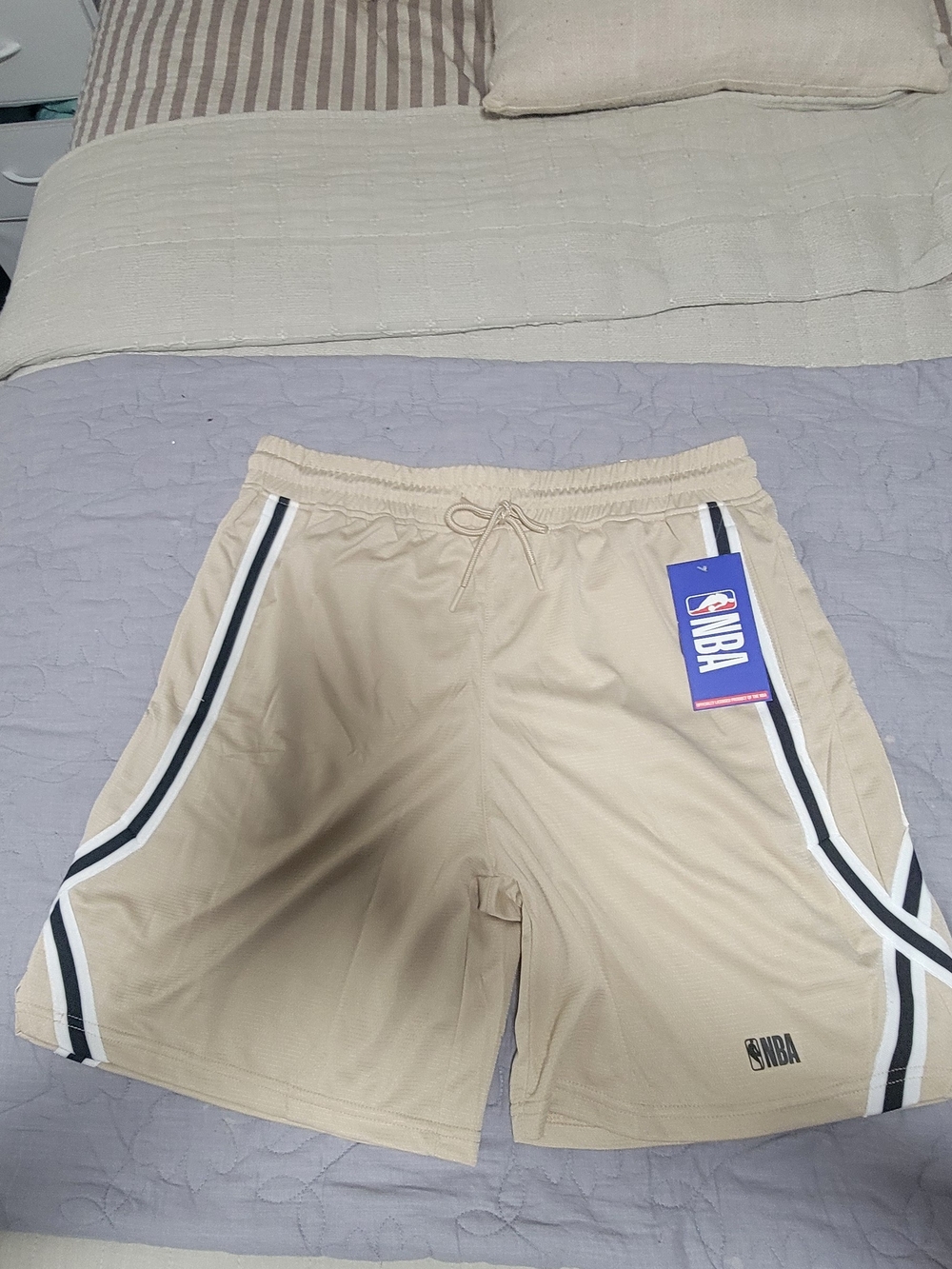 NBA Basketball Classics Men’s Shorts Beige Black Size Large New With Tags